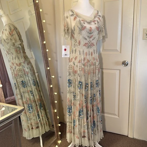 MAC DUGGALFloral Sheer Scoop Neck Flutter Sleeve Embellished Midi Dress SAMPLE